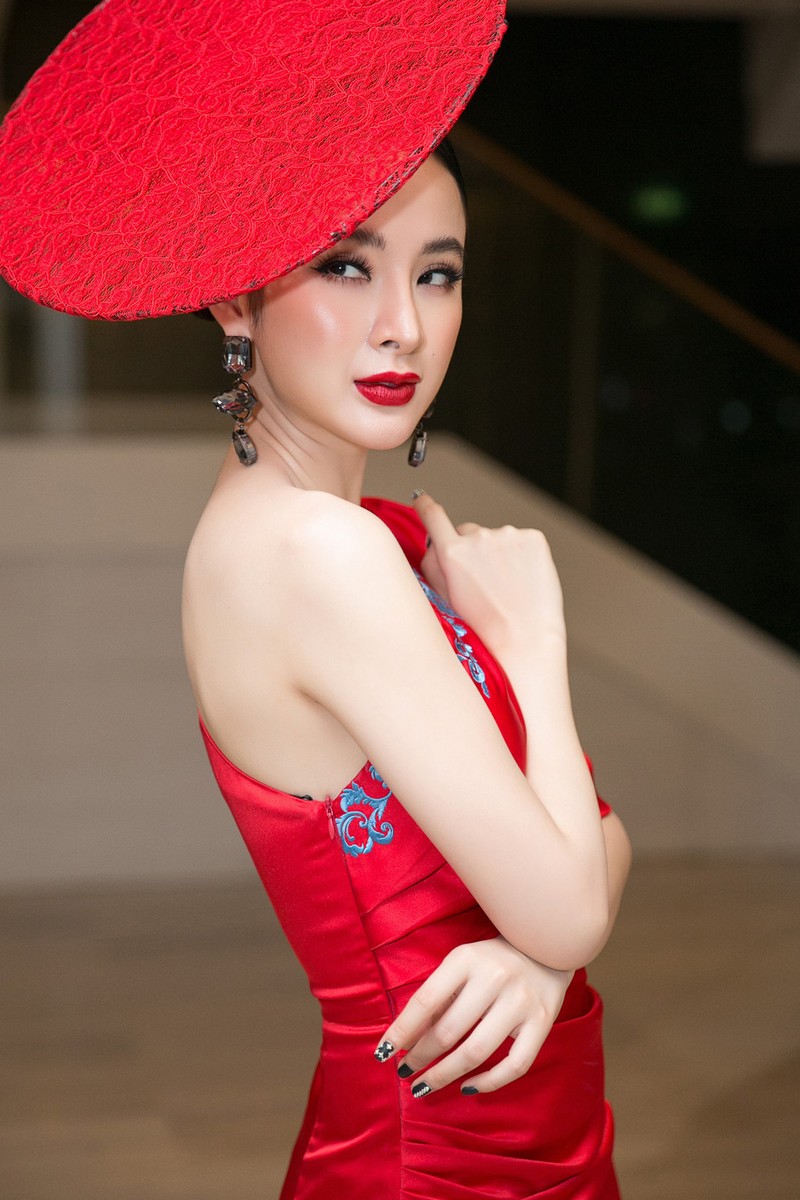 Angela Phuong Trinh gay chu y khi choi troi o su kien-Hinh-4